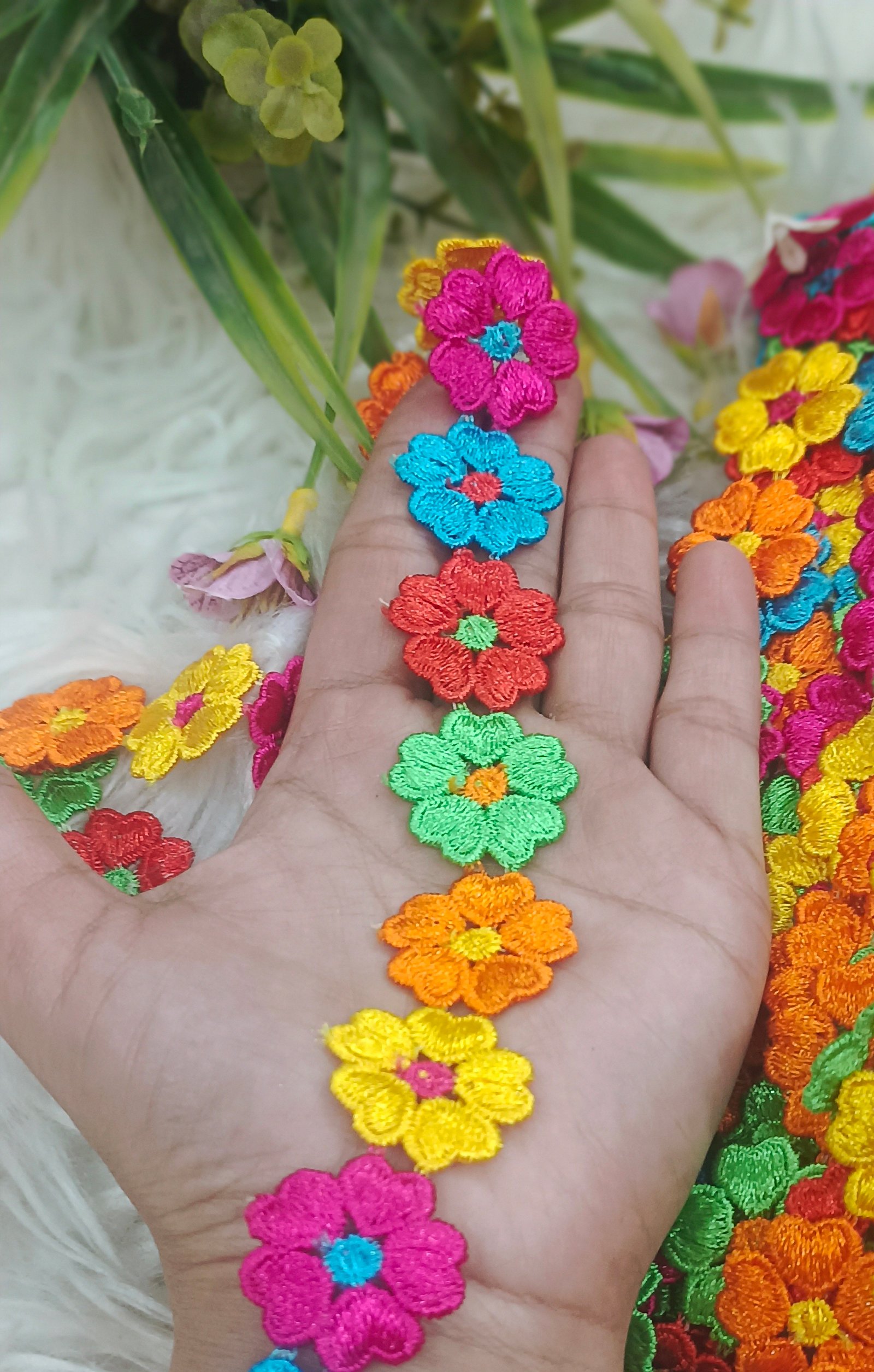 Beautiful and elegant design flowers multi lace 31 flowers mean 1 yard 