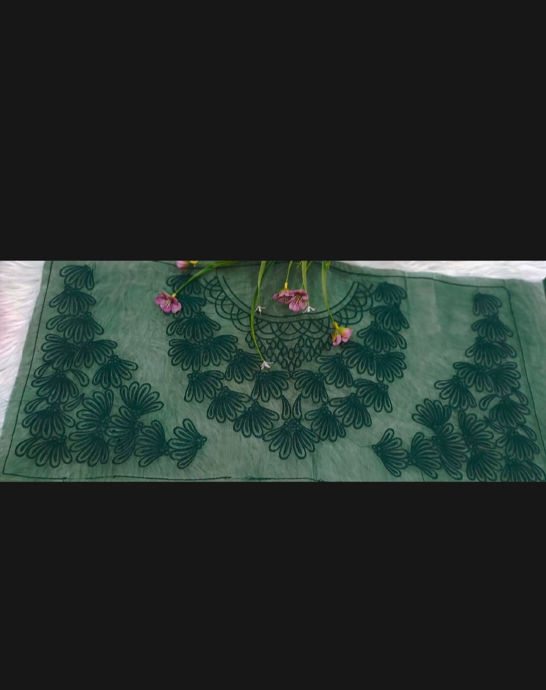 Double organza tread embroidery neckline with two corners 